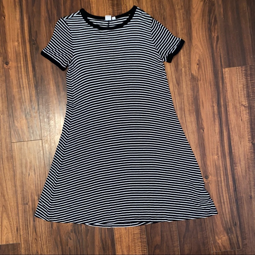 Gap Black & White Stripe Swing Dress                 Size Small